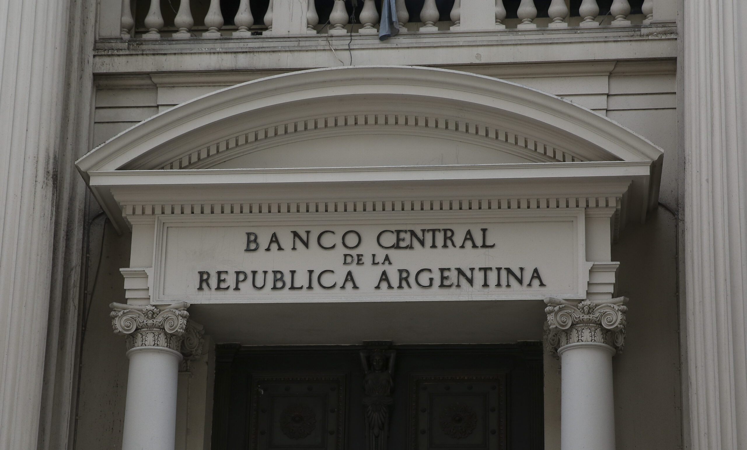 argentina completa adjudicación de la segunda serie de bonos para importadores